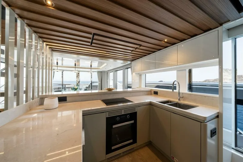  Yacht Photos Pics 2026 Sunseeker 82 Ocean Enclosed - Image 20