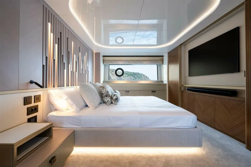  Yacht Photos Pics 2026 Sunseeker 82 Ocean Enclosed - Image 33