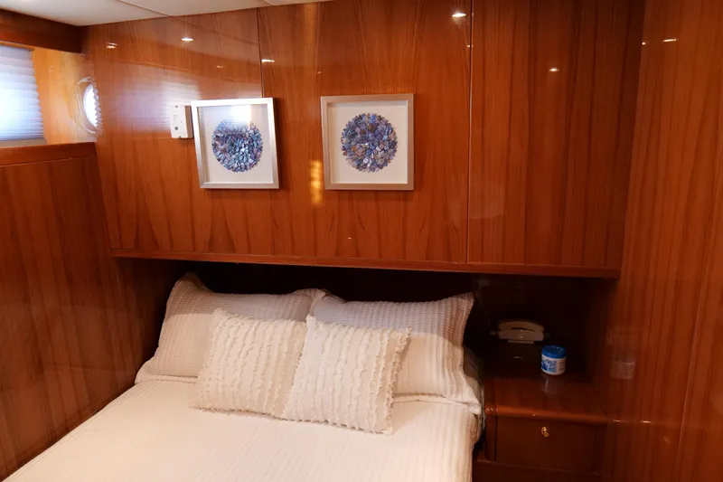 Fin Stabilizer Equipped Yacht Photos Pics 