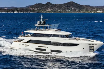 Custom Line Navetta 33