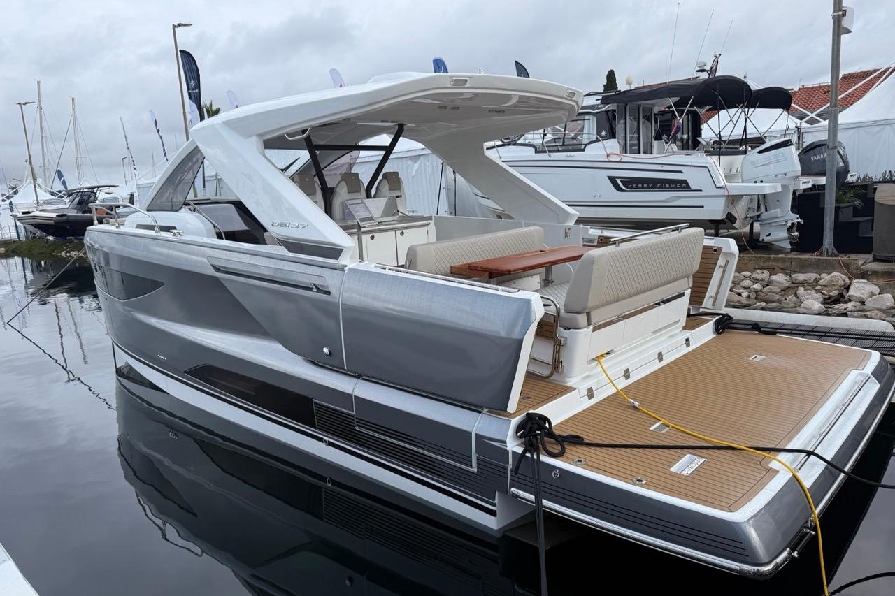 2025 Jeanneau DB/37 IB