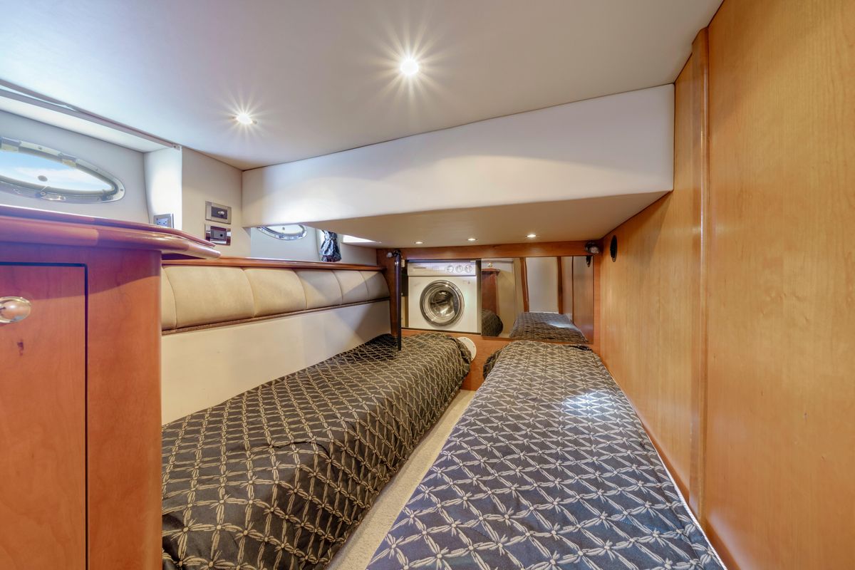 2001 Cruisers Yachts 53 