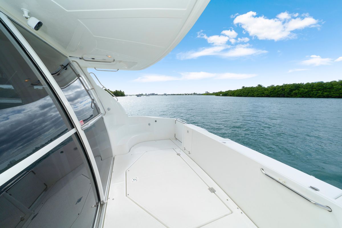 2001 Cruisers Yachts 53 