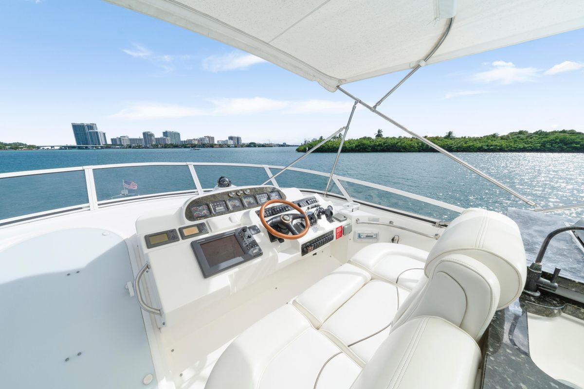 2001 Cruisers Yachts 53 