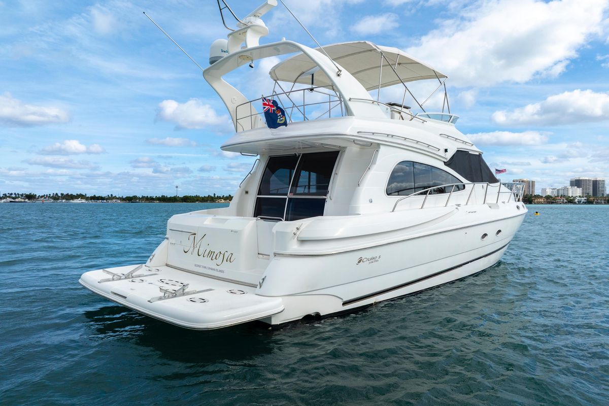 2001 Cruisers Yachts 53 