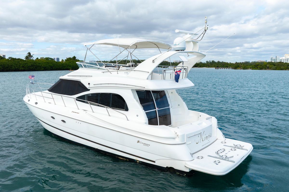 2001 Cruisers Yachts 53 