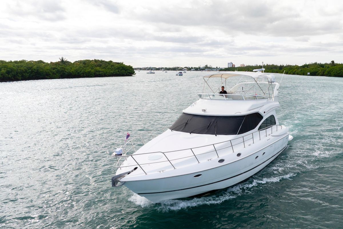 2001 Cruisers Yachts 53 