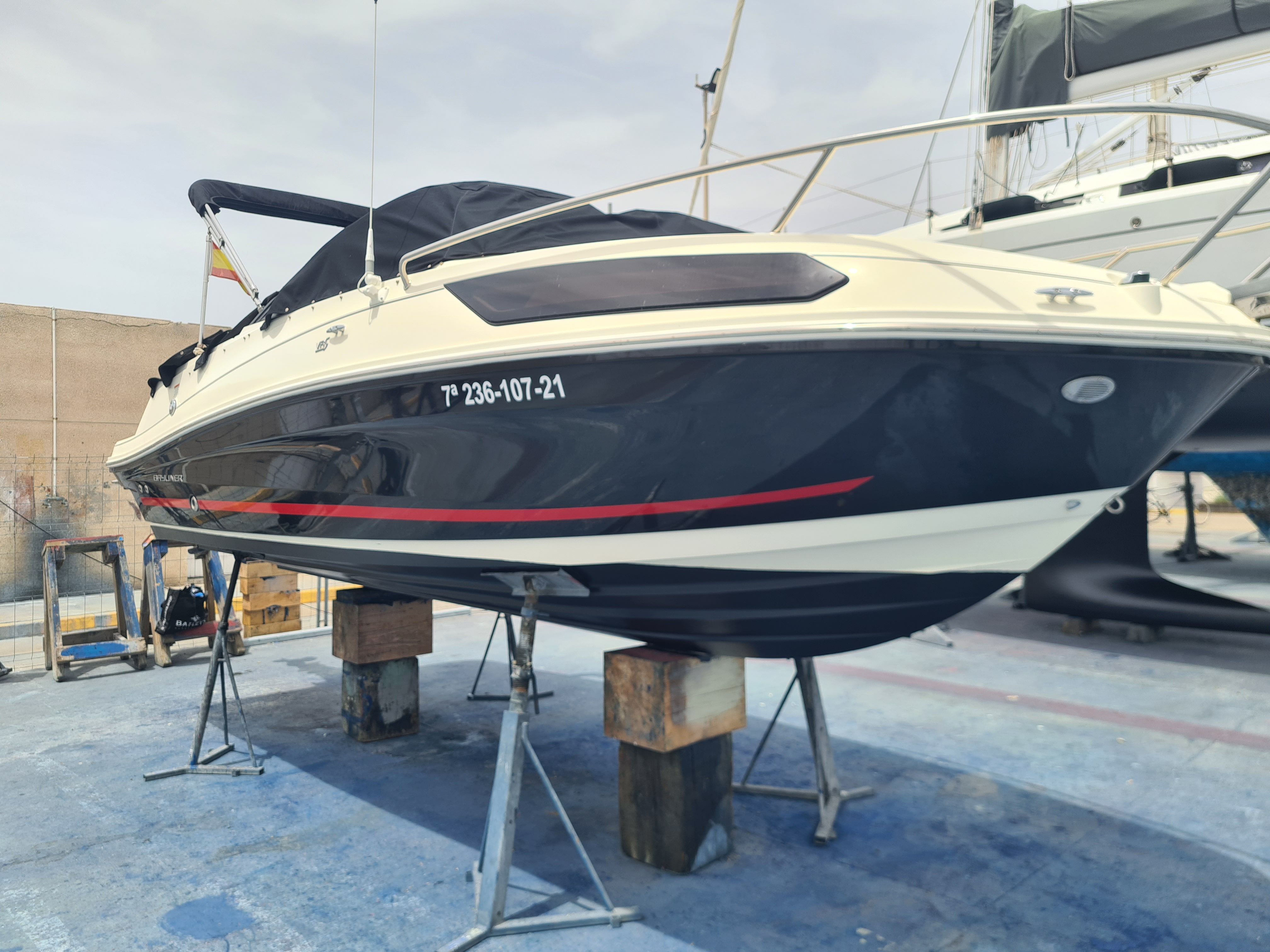 2021 Bayliner VR5 CUDDY OB