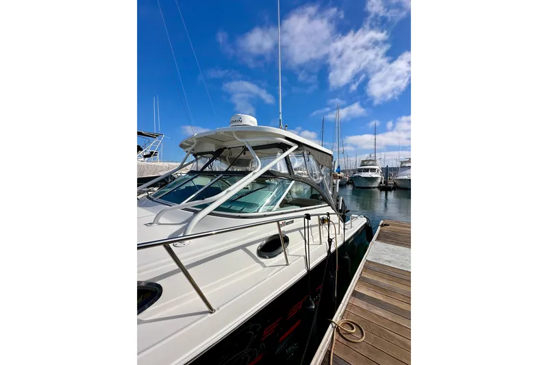 Seahorse Yacht Photos Pics 2018 Wellcraft 290 Coastal boat docked at marina under blue sky.