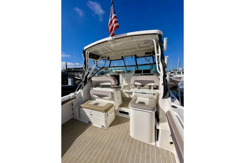 Seahorse Yacht Photos Pics 2018 Wellcraft 290 Coastal boat interior with seating and American flag.