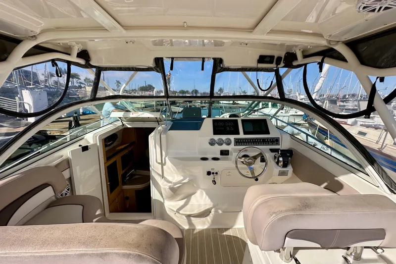 Seahorse Yacht Photos Pics 2018 Wellcraft 290 Coastal boat interior with helm, seating, and marina view.