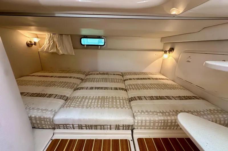 Seahorse Yacht Photos Pics 2018 Wellcraft 290 Coastal cabin interior with cozy bed and ambient lighting.
