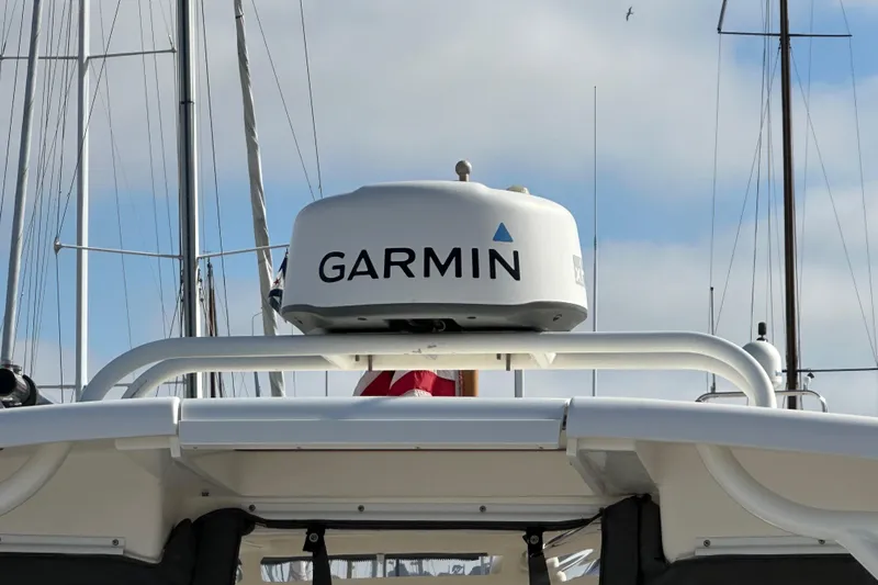 Seahorse Yacht Photos Pics 2018 Wellcraft 290 Coastal boat with Garmin radar system on top.