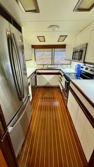 Adventurer Yacht Photos Pics Luxurious yacht kitchen with modern appliances, wood flooring, and ample natural light. Burger 86 Raised Pilothouse.