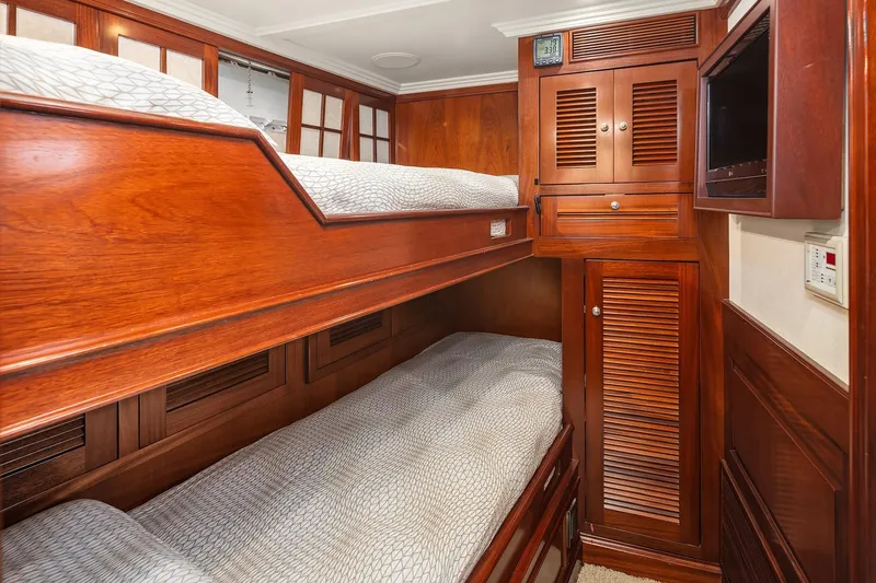 Jade Panama Yacht Photos Pics Luxurious wooden bunk beds in 2001 Rayburn Flush Deck yacht cabin.
