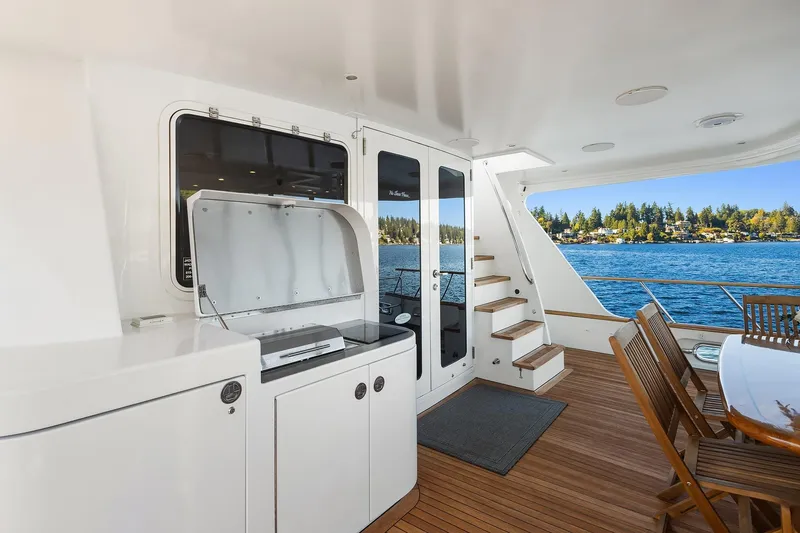 Jade Panama Yacht Photos Pics Luxurious 2001 Rayburn Flush Deck yacht with outdoor seating and scenic water view.