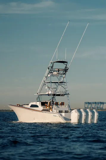  Yacht Photos Pics 2026 Front Runner 47 Center Console boat with multiple engines on open water.