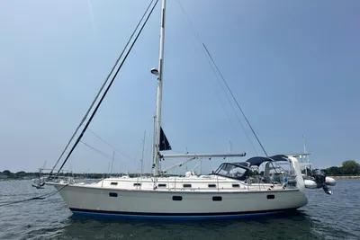 Island Packet 439