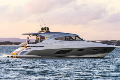 Riviera 6000 Sport Yacht