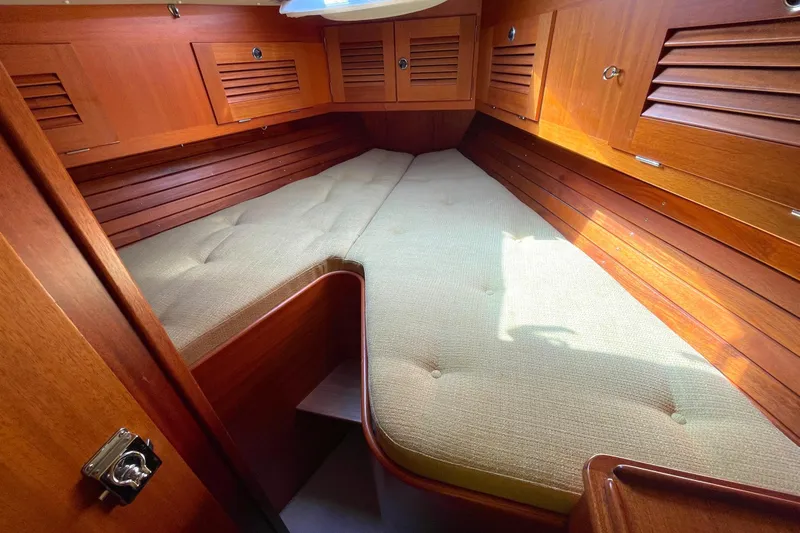 Ayametta Yacht Photos Pics Brand new cushions forward