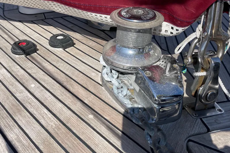 Ayametta Yacht Photos Pics Windlass