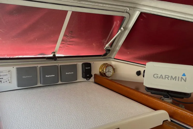 Ayametta Yacht Photos Pics instruments