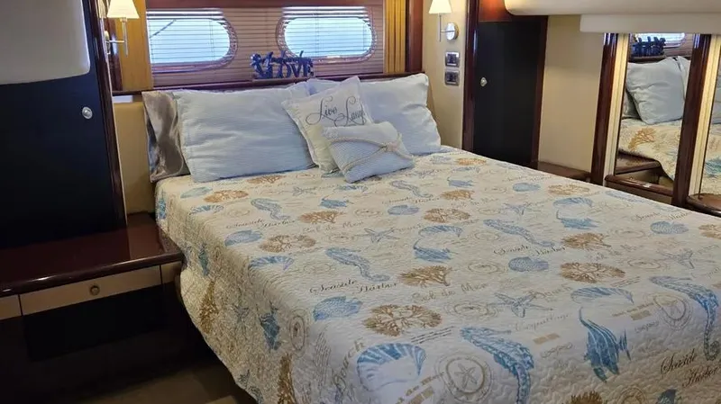  Yacht Photos Pics Luxurious bedroom interior of 2007 Sea Ray 580 Sedan Bridge yacht.