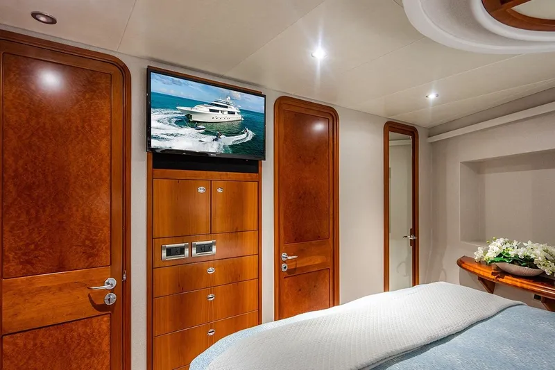 Kemosabe Yacht Photos Pics Luxurious Westport 112 yacht bedroom interior with wood finishes and wall-mounted TV, 2007 model.