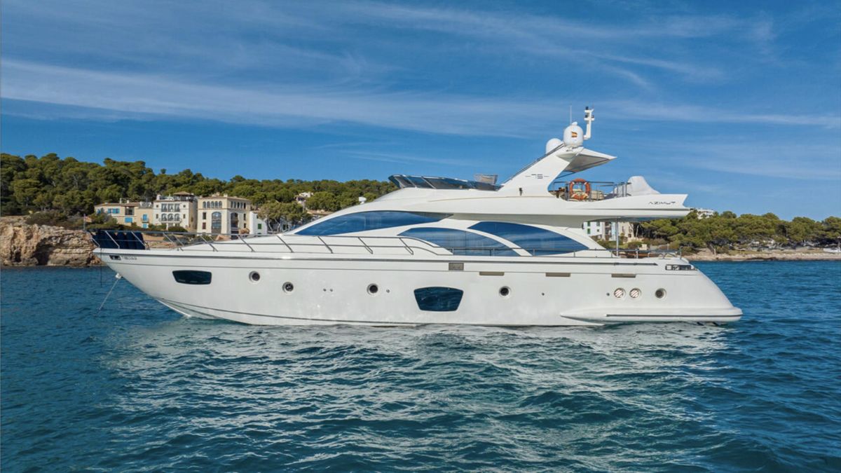 2008 Azimut 74 