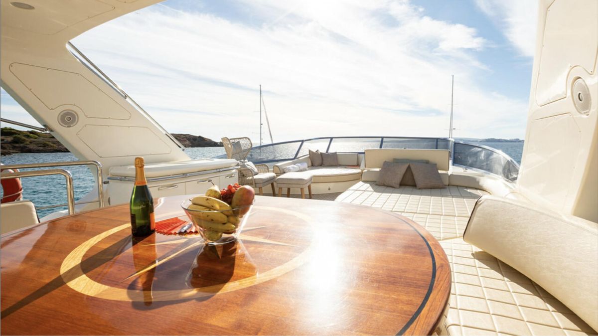2008 Azimut 74 