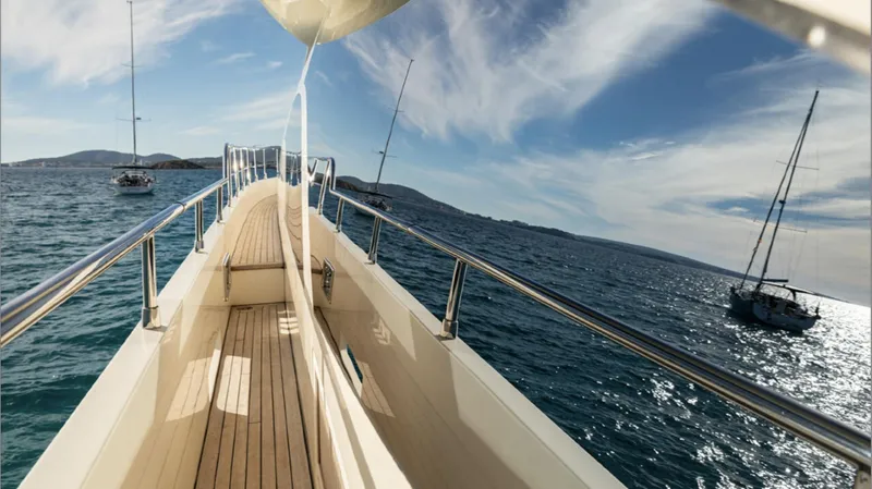  Yacht Photos Pics Azimut 75 yacht deck view, 2008 model, sailing on a sunny day with clear skies.