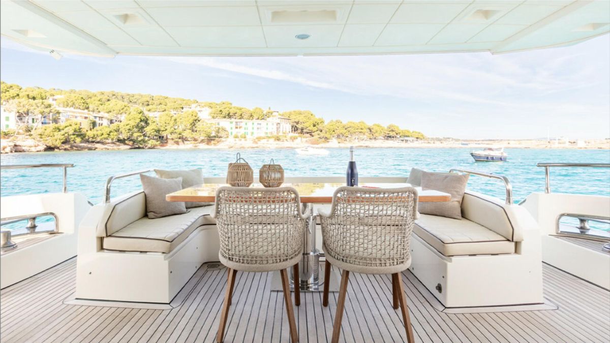 2008 Azimut 74 