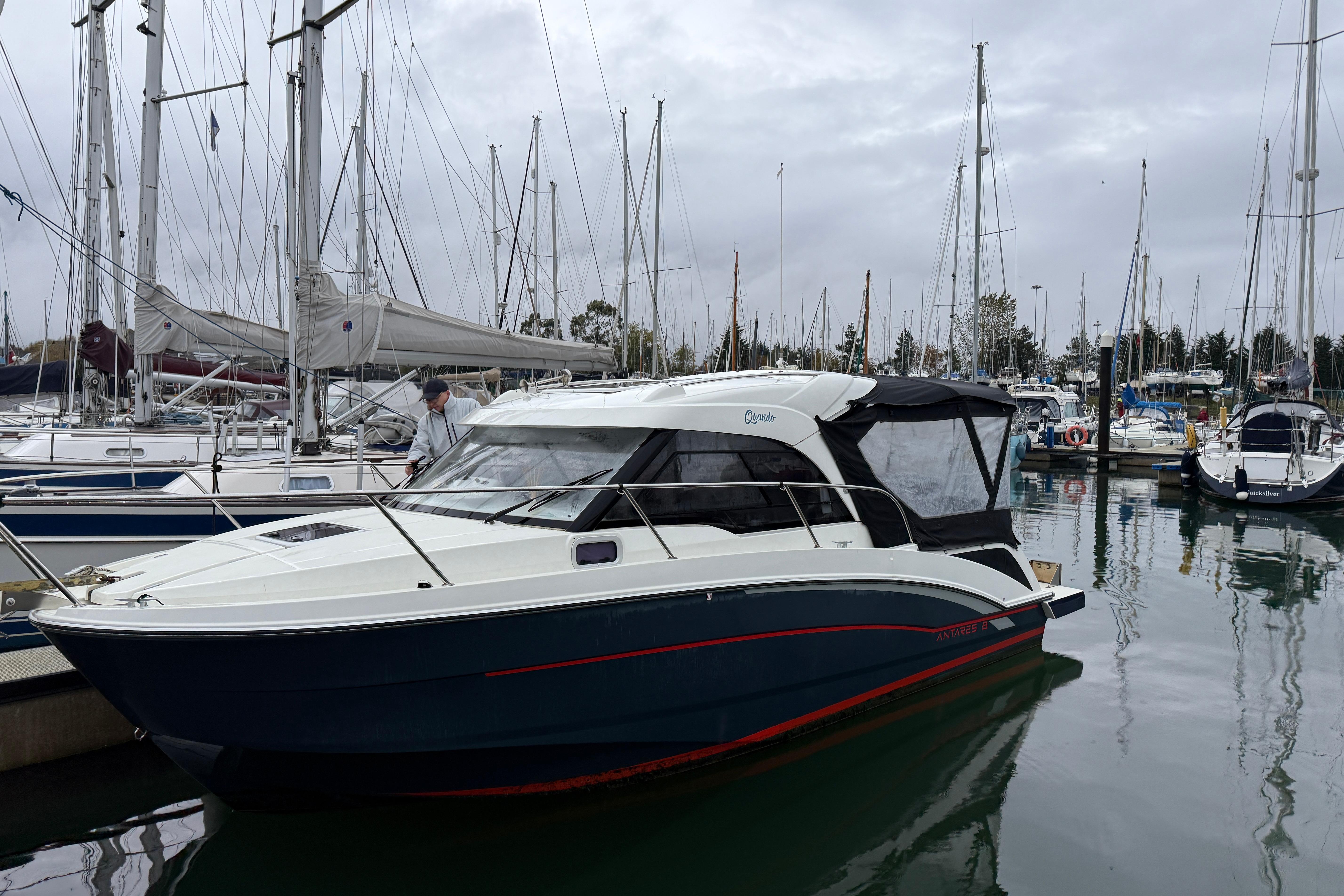 Beneteau Antares 8