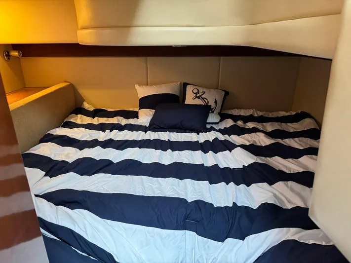 J'becuz Yacht Photos Pics 