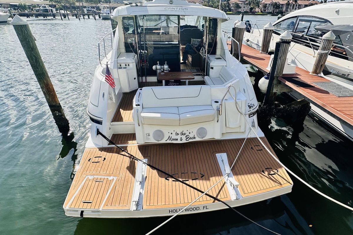 2014 Cruisers Yachts 45 