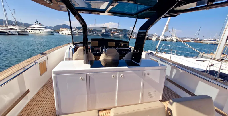  Yacht Photos Pics 2020 Pardo Yachts 43 luxury yacht interior with sleek design and modern amenities.