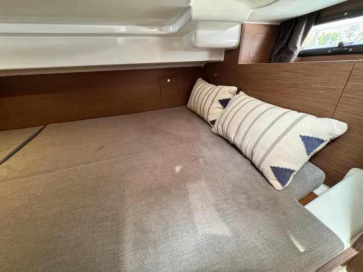  Yacht Photos Pics Interior cabin of 2022 Beneteau Flyer 9 SUNdeck with cozy bedding and pillows.