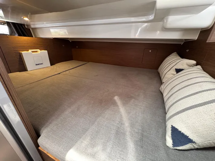  Yacht Photos Pics Cozy cabin interior of 2022 Beneteau Flyer 9 SUNdeck with comfortable bedding.
