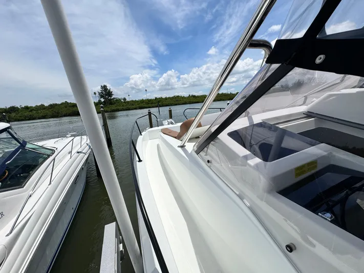  Yacht Photos Pics 2022 Beneteau Flyer 9 SUNdeck docked beside another boat on a sunny day.