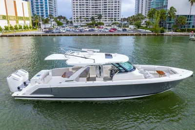 2024 Tiara Yachts 43 LS