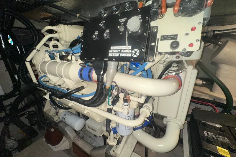 Yacht Photos Pics Engine room of 1998 Sea Ray 500 Sundancer with Detroit Diesel Marine Power.