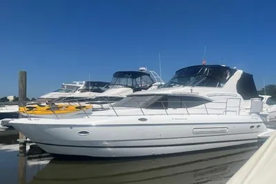 Cruisers Yachts 4450 Express Motoryacht