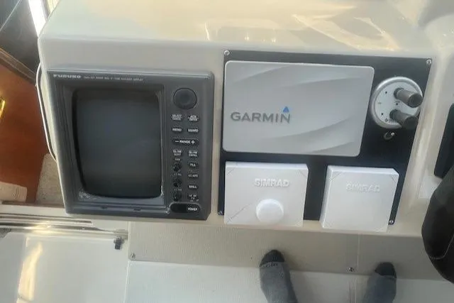  Yacht Photos Pics Control panel of 2000 Cruisers Yachts 4450 Express Motoryacht with Garmin and Simrad equipment.