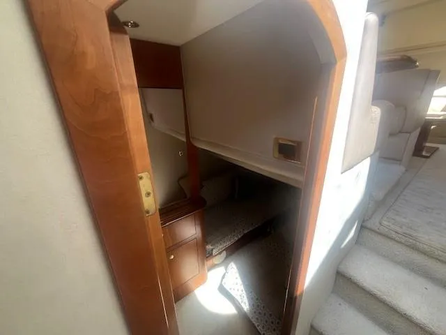  Yacht Photos Pics Interior cabin of 2000 Cruisers Yachts 4450 Express Motoryacht, featuring cozy sleeping area.