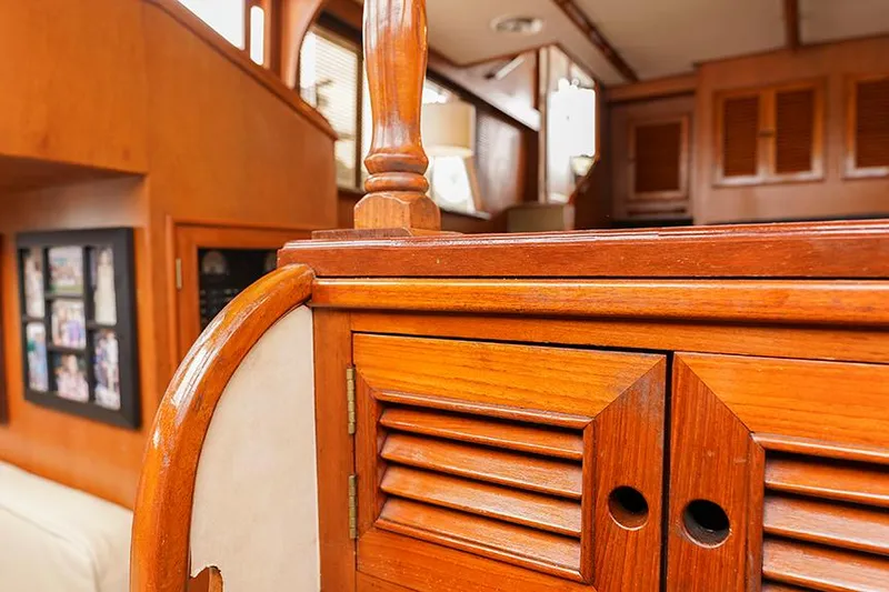 Sunshine Yacht Photos Pics Interior of 1986 Marine Trader Tradewinds 47 yacht, featuring wooden cabinetry and elegant design.