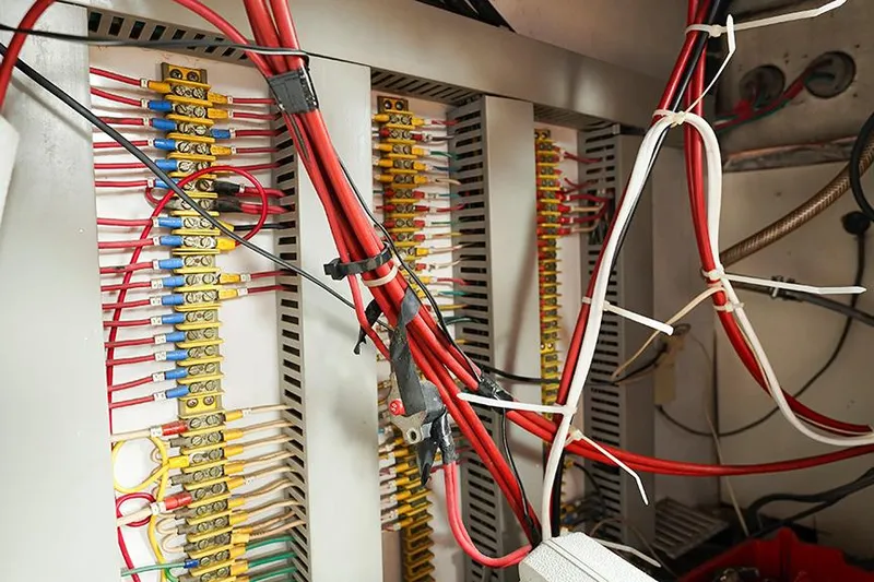 Sunshine Yacht Photos Pics Electrical wiring inside a 1986 Marine Trader Tradewinds 47 boat.