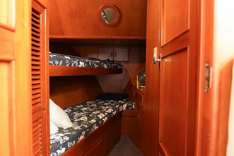 Sunshine Yacht Photos Pics Interior cabin of 1986 Marine Trader Tradewinds 47 with wooden bunk beds.