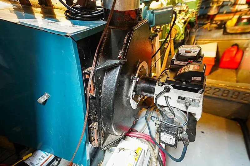 Sunshine Yacht Photos Pics Engine room of 1986 Marine Trader Tradewinds 47, showcasing mechanical components and wiring.