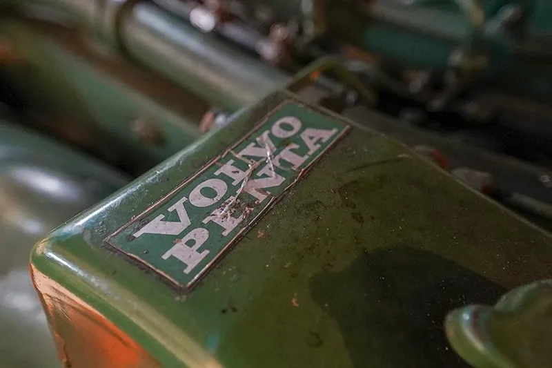 Sunshine Yacht Photos Pics Close-up of a Volvo Penta engine in a 1986 Marine Trader Tradewinds 47 yacht.
