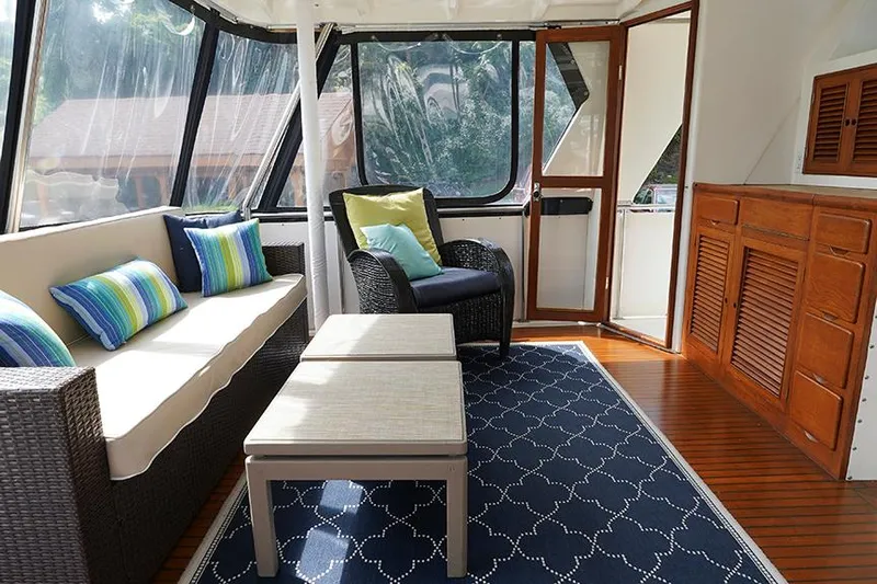 Sunshine Yacht Photos Pics Interior of 1986 Marine Trader Tradewinds 47 yacht with cozy seating and nautical decor.